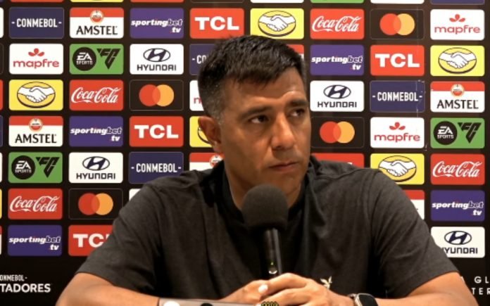 César Farías, técnico venezuelano do Barcelona-EQU