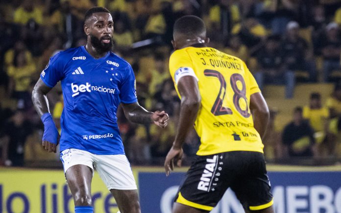 Gerson em jogo contra o Barcelona-EQU, em Guayaquil