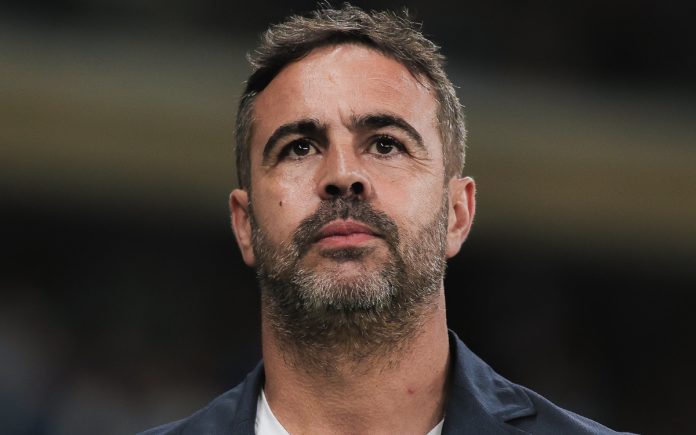 Artur Jorge recebeu elogios da imprensa portuguesa após estreia com goleada