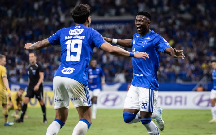 Kaio Jorge e Néiser Villarreal comemoram gol do Cruzeiro