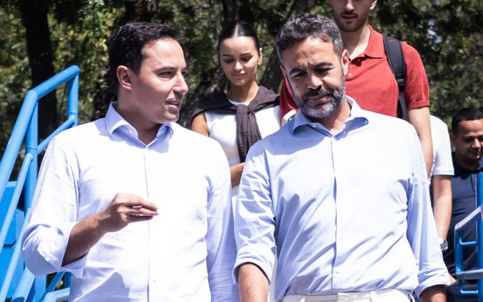 Pedro Junio, vice-presidente da SAF do Cruzeiro, ao lado do técnico Artur Jorge