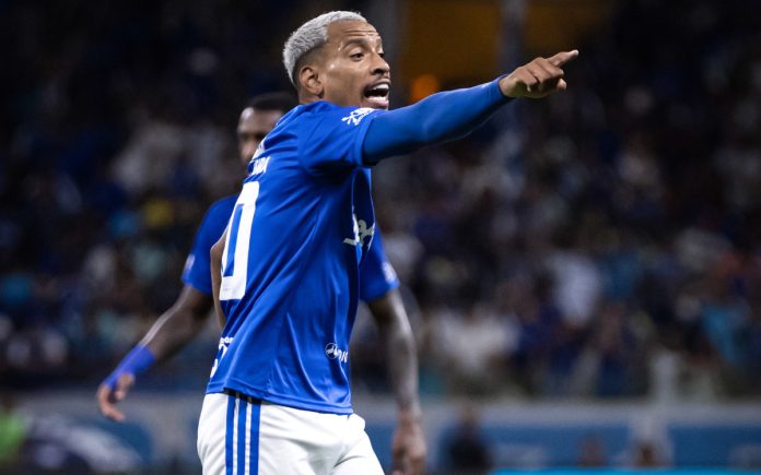 Matheus Pereira em jogo do Cruzeiro no Mineirão, em BH