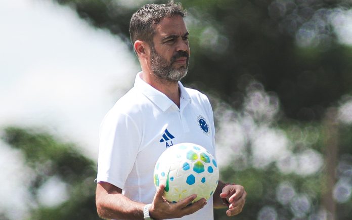 Artur Jorge, treinador do Cruzeiro (Foto: Gustavo Martins/Cruzeiro)