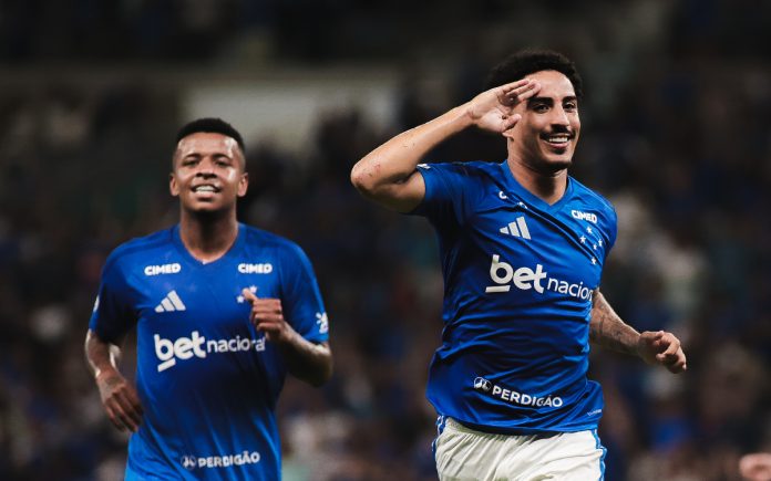 Arroyo e Christian, jogadores do Cruzeiro (Foto: Gustavo Martins/Cruzeiro)