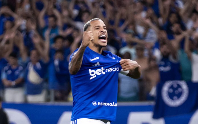 Matheus Pereira celebra vitória do Cruzeiro contra o Boca
