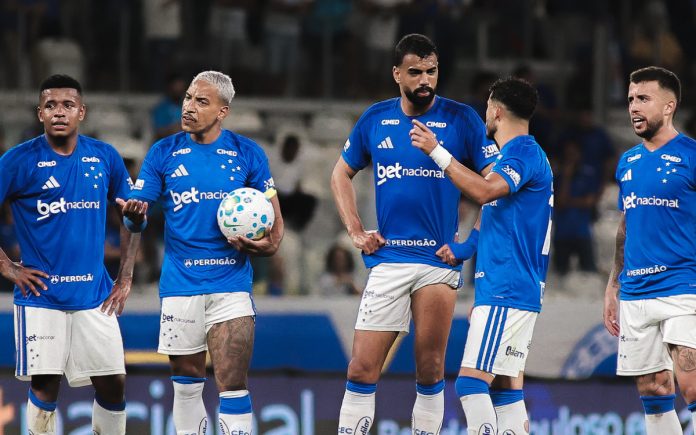jogadorescruzeiroxvitóriamineirão Jogadores do Cruzeiro no Mineirão, pelo Campeonato Brasileiro
