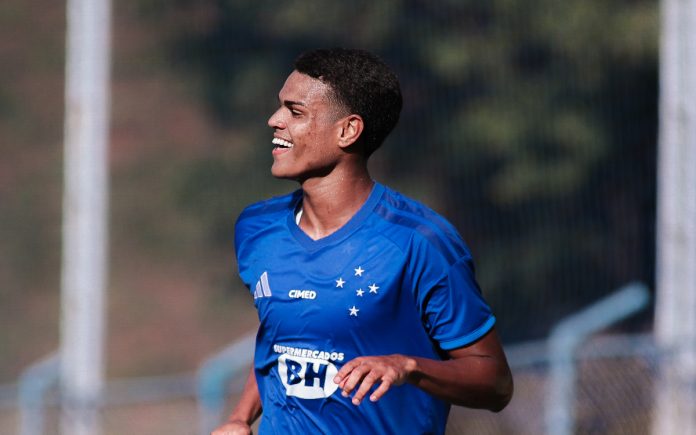 William Fernando, lateral do Cruzeiro (Foto: Gustavo Martins/Cruzeiro)