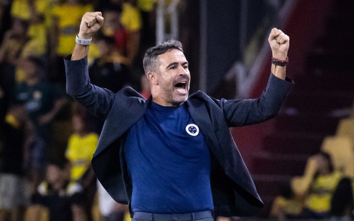 Artur Jorge celebra vitória do Cruzeiro em Guayaquil, no Equador