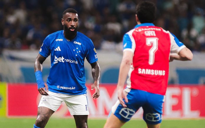 Gerson em jogo contra a Universidad Católica-CHI