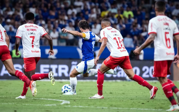 Lucas Silva marcou lindo gol em Cruzeiro 2x1 Red Bull Bragantino, pelo Brasileirão 2025
