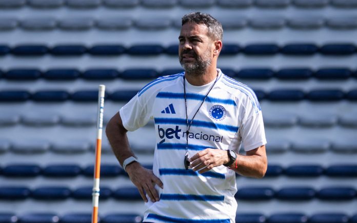 Artur Jorge em treino no George Capwell, estádio do Emelec-EQU