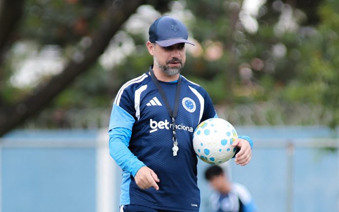 Jonas Urias, técnico do Cruzeiro Feminino (Foto: Gustavo Martins/Cruzeiro)