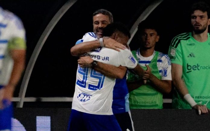 Arroyo e Artur Jorge na vitória do Cruzeiro sobre o Remo