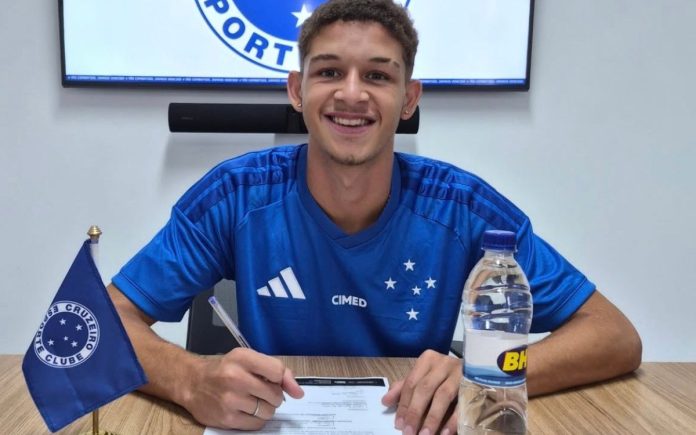 Gustavinho, lateral-esquerdo da base do Cruzeiro (Foto: Divulgação/Cruzeiro)