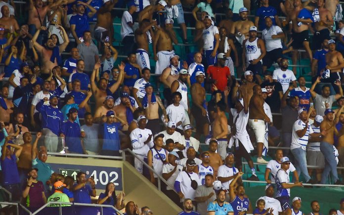 Torcida do Cruzeiro na Arena Fonte Nova (Foto: Mauricio Simões/Cruzeiro)
