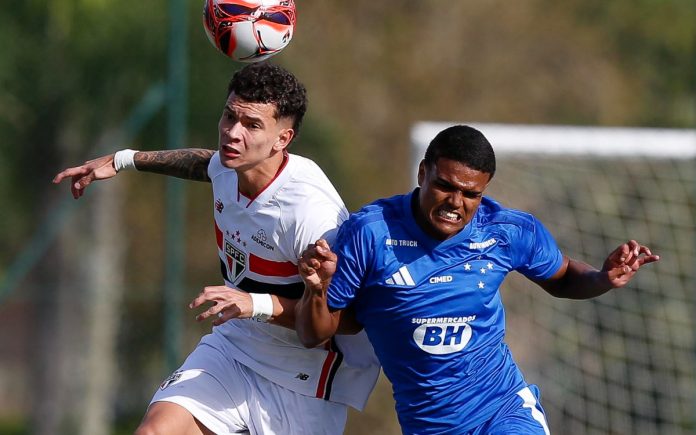 São Paulo e Cruzeiro empataram por 2 a 2 em Cotia, na Grande SP
