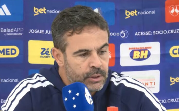 Artur Jorge avaliou critérios adotados pela arbitragem contra o Cruzeiro (Foto: Samuca TV)