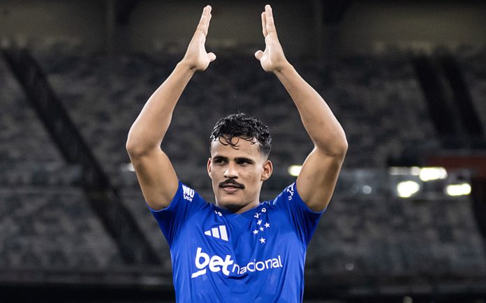 Kaiki, lateral-esquerdo do Cruzeiro (Foto: Gustavo Aleixo/Cruzeiro)