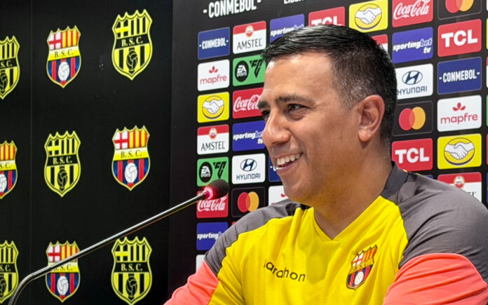 César Farías, treinador do Barcelona-EQU