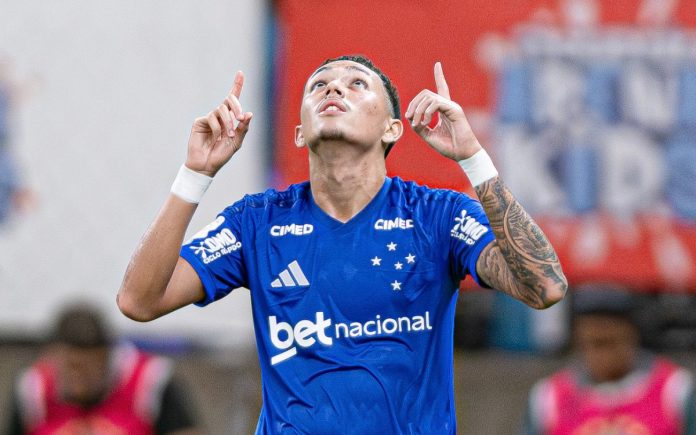 Kauã Moraes celebra gol decisivo contra o Bahia