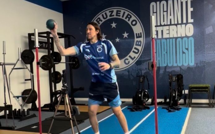 Cássio, goleiro do Cruzeiro, em atividade na Toca (Foto: Reprodução/Instagram)