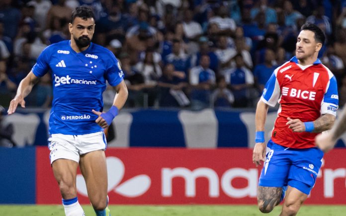Fabrício Bruno em jogo contra a Universidad Católica