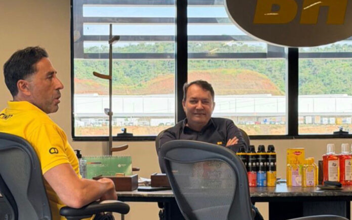 João Adibe, sócio majoritário do grupo farmacêutico Cimed, e Pedrinho, dono da SAF do Cruzeiro (Foto: Reprodução/Instagram)