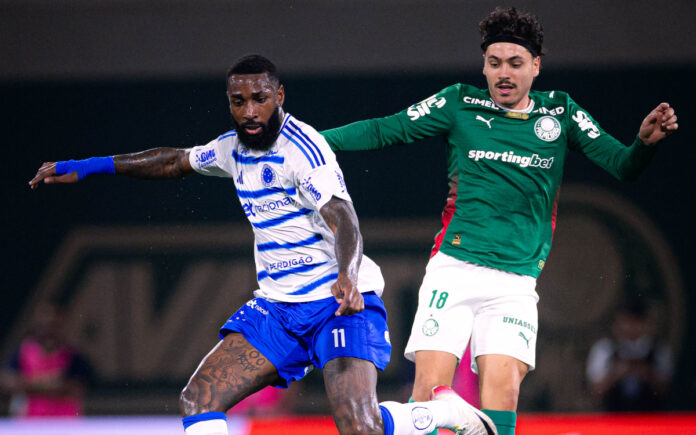 Gerson em ação diante do do Palmeiras (Foto: Marco Galvão/Cruzeiro)