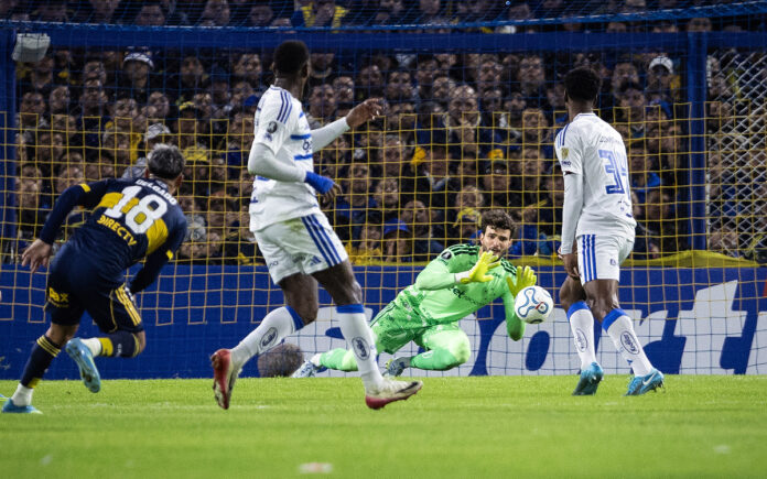 Otávio, goleiro do Cruzeiro, brilhou na La Bombonera (Foto: Gustavo Aleixo/Cruzeiro)