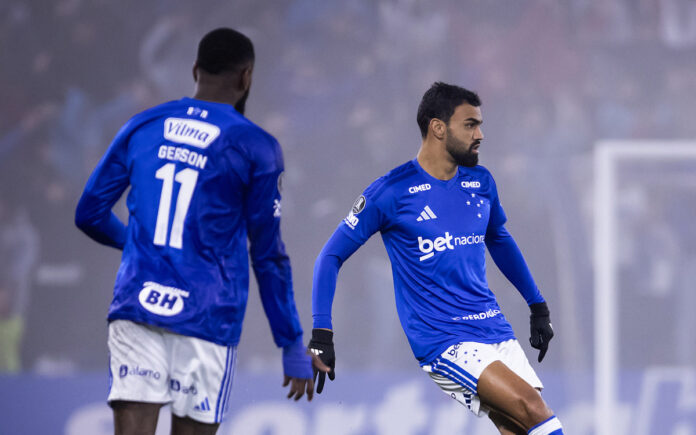 Gerson e Fabrício Bruno, jogadores do Cruzeiro (Foto: Gustavo Aleixo/Cruzeiro)