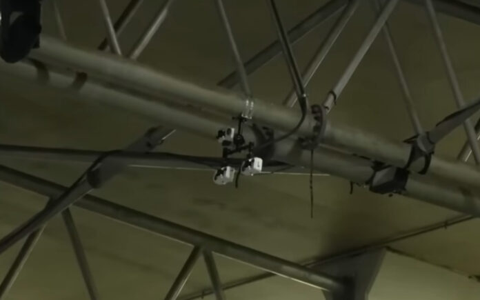 Câmeras do sistema do impedimento semiautomático no Mineirão (Foto: Samuca TV)
