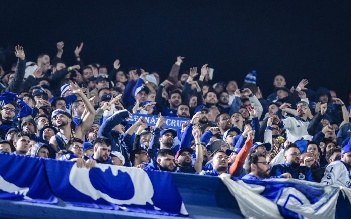 Torcida do Cruzeiro na La Bombonera (Foto: Gustavo Aleixo/Cruzeiro)