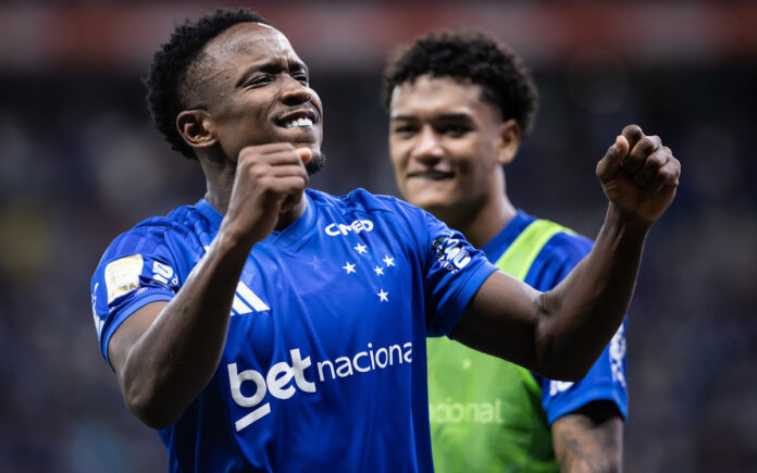 Sinisterra comemora gol marcado pelo Cruzeiro