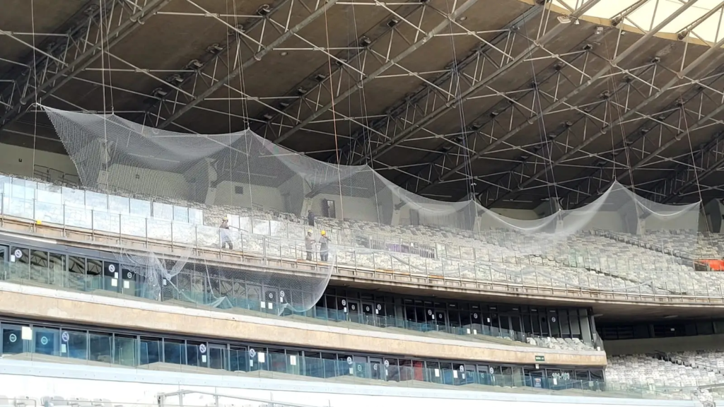 Telas instaladas no Mineirão