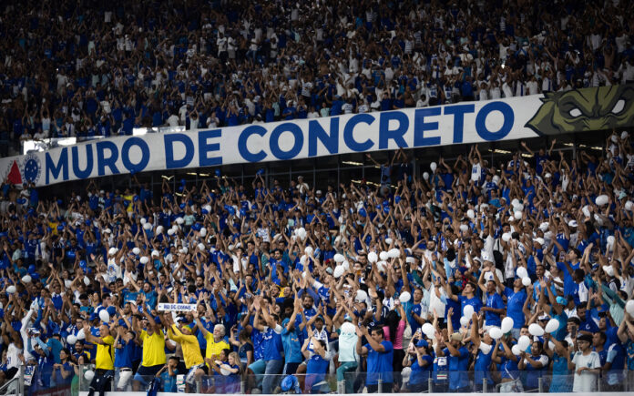 Torcida do Cruzeiro no Mineirão em jogo de Libertadores