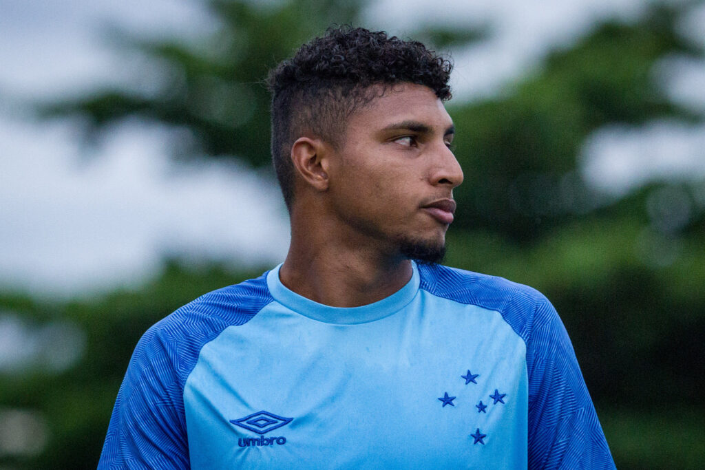 Volante Ederson, em seus tempos de Cruzeiro