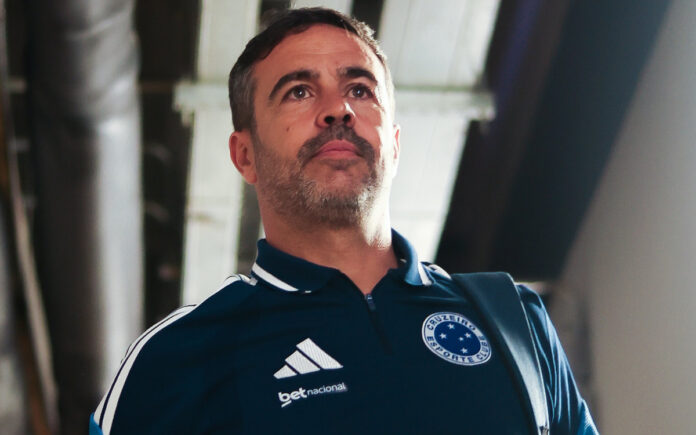 Artur Jorge antes de jogo do Cruzeiro no Mineirão, em BH
