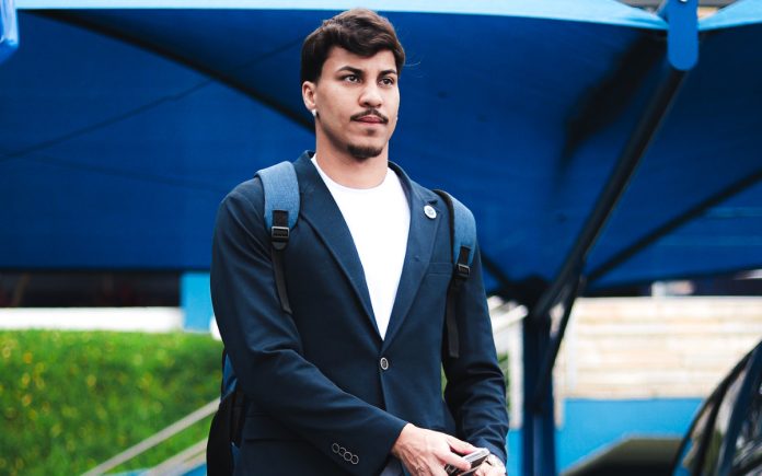 Kaio Jorge, atacante do Cruzeiro, antes de viagem