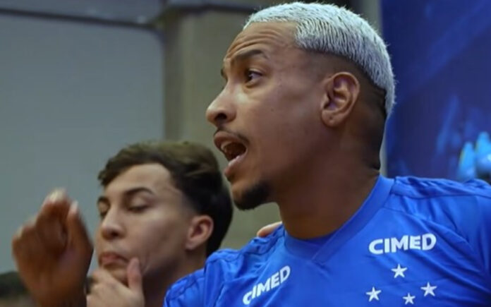 Matheus Pereira fez discurso antes de goleada na Libertadores