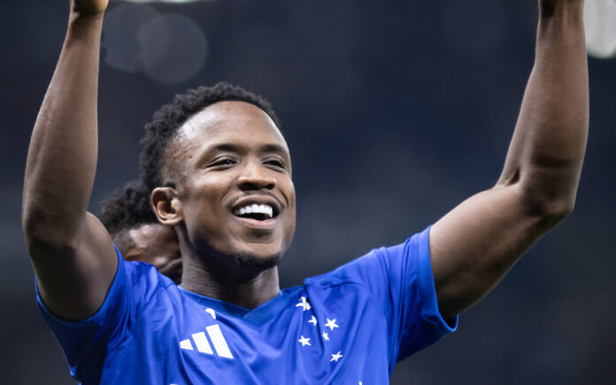 Sinisterra fez gol em vitória do Cruzeiro sobre Barcelona-EQU