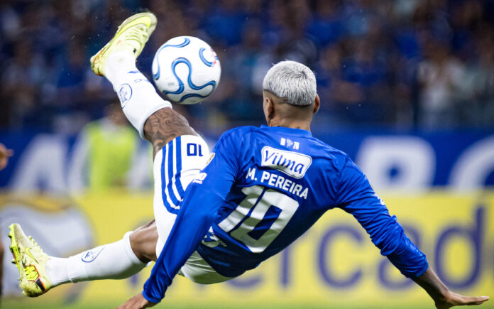 Matheus Pereira marcou dois gols na vitória diante do Barcelona-EQU (Foto: Gustavo Aleixo/Cruzeiro)