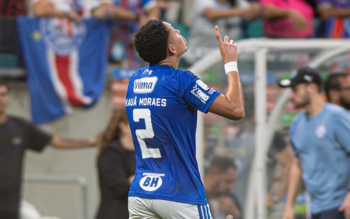 Kauã Moraes comemora gol contra o Bahia, na Fonte Nova