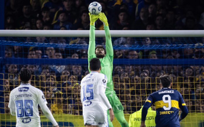 Otávio brilhou em empate do Cruzeiro contra o Boca, na Bombonera