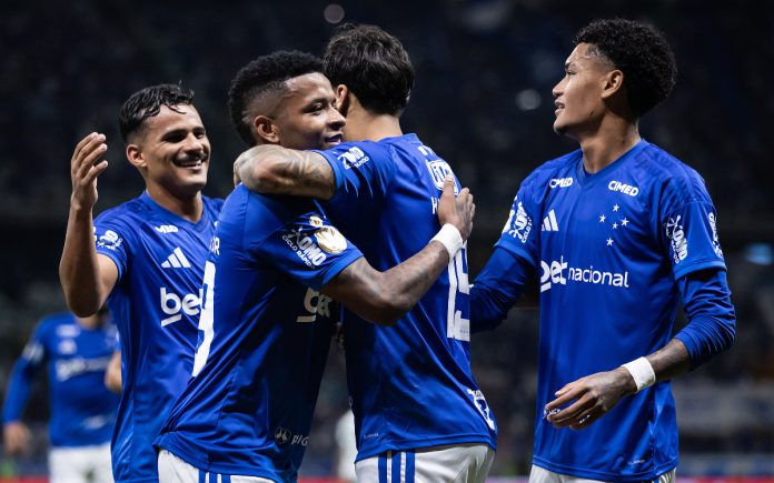 Jogadores do Cruzeiro comemoram gol diante do Goiás (Foto: Gustavo Aleixo/Cruzeiro)