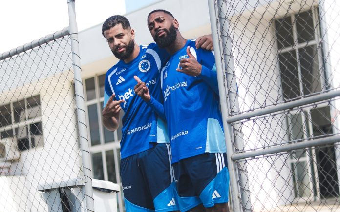 João Marcelo e Gerson (Foto: Gustavo Martins/Cruzeiro)