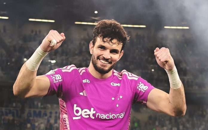 Otávio celebra classificação do Cruzeiro na Copa do Brasil