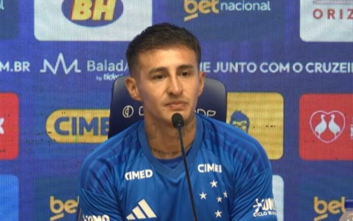 Rojas foi apresentado pelo Cruzeiro