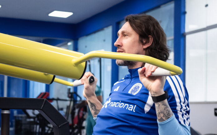 Cássio, goleiro do Cruzeiro em atividade na Toca (Foto: Gustavo Aleixo/Cruzeiro)