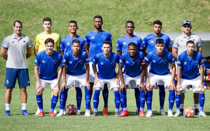 Na fileira de cima: Vinícius, Welinton, Igor Thiago, Edu, e Ederson; Na fileira de baixo: Maurício, Weverton, João Luiz, Cacá, Rômulo e Matheus Pereira (Foto: Gustavo Aleixo/Cruzeiro)