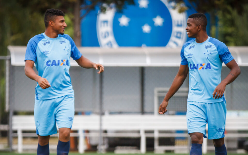 Ederson e Cacá em treino do Cruzeiro (Foto: Vinnicius Silva/Cruzeiro)
